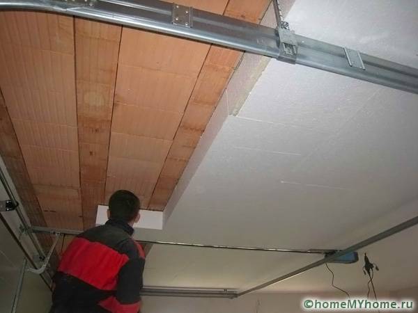 Когато изолирате тавана на веранда или тераса, можете да използвате по-леки строителни материали