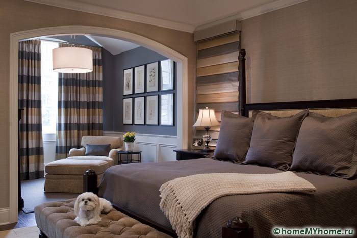 Спалнята също може да бъде разделена на няколко зони. Например, за да се направи разлика между работното място и зоната за спане с преграда