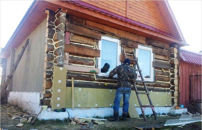 Топлоизолация на дървена къща с помощта на минерална вата