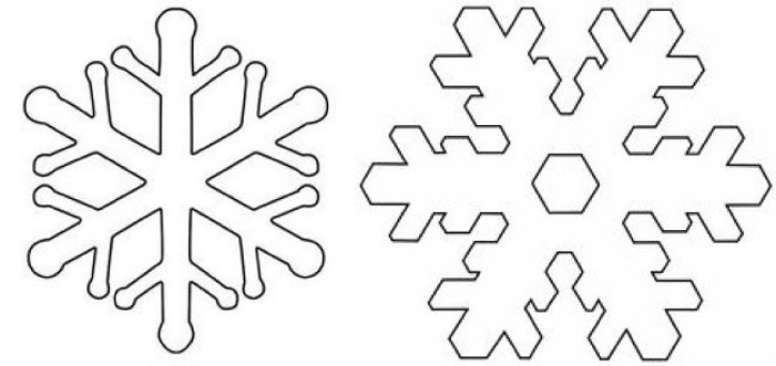 Друг начин да направите красиви снежинки е просто да ги изрежете от твърд филц и да украсите с половин мъниста или копчета.