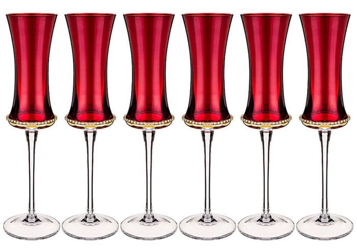 Правилно избраната чаша за вино е ключът към успешната новогодишна фотосесия